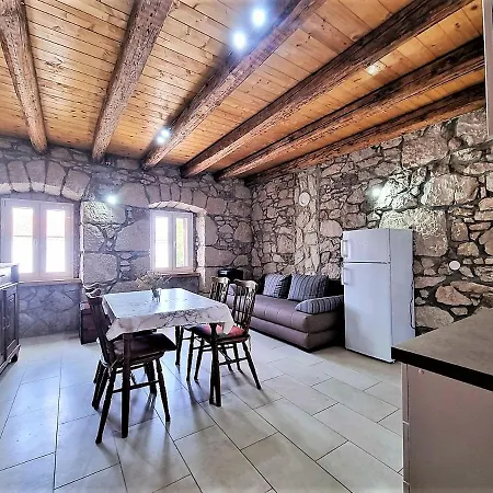 Island Stone Apartment Punat