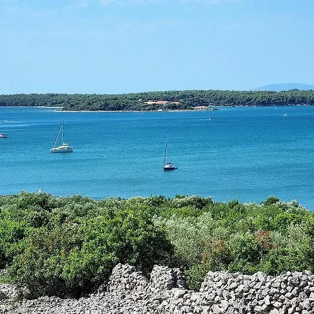 Island Stone Apartment Punat