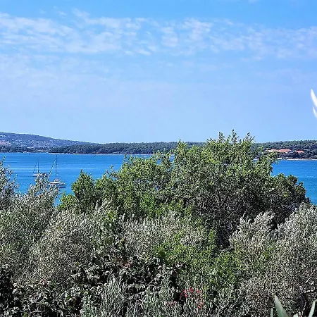 Island Stone Apartment Punat